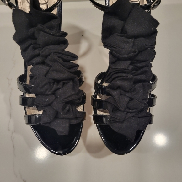 Fergie Strappy Ruffle block heels Size 6 EUC - Picture 2 of 8